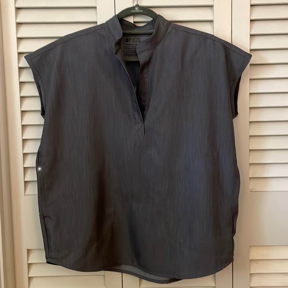 Figs Rafaela oversized scrub top XS, Excellent used condition